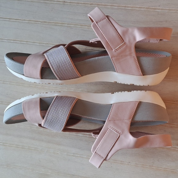 BareTraps Alaina Strappy Athletic Sporty Comfy Flatform Causal Support Sandals - Picture 11 of 12